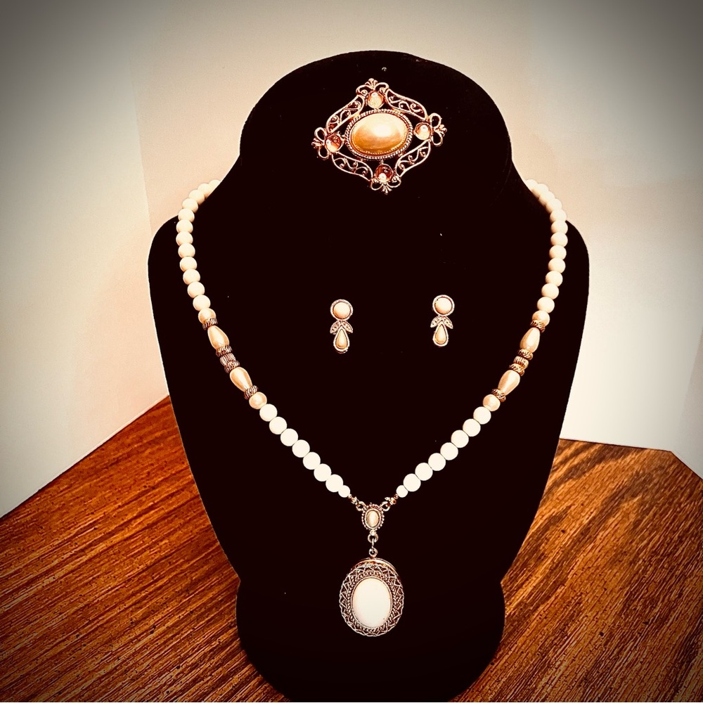 1928 Vintage Gold earrings featuring a small pink stone and faux pearl bead.